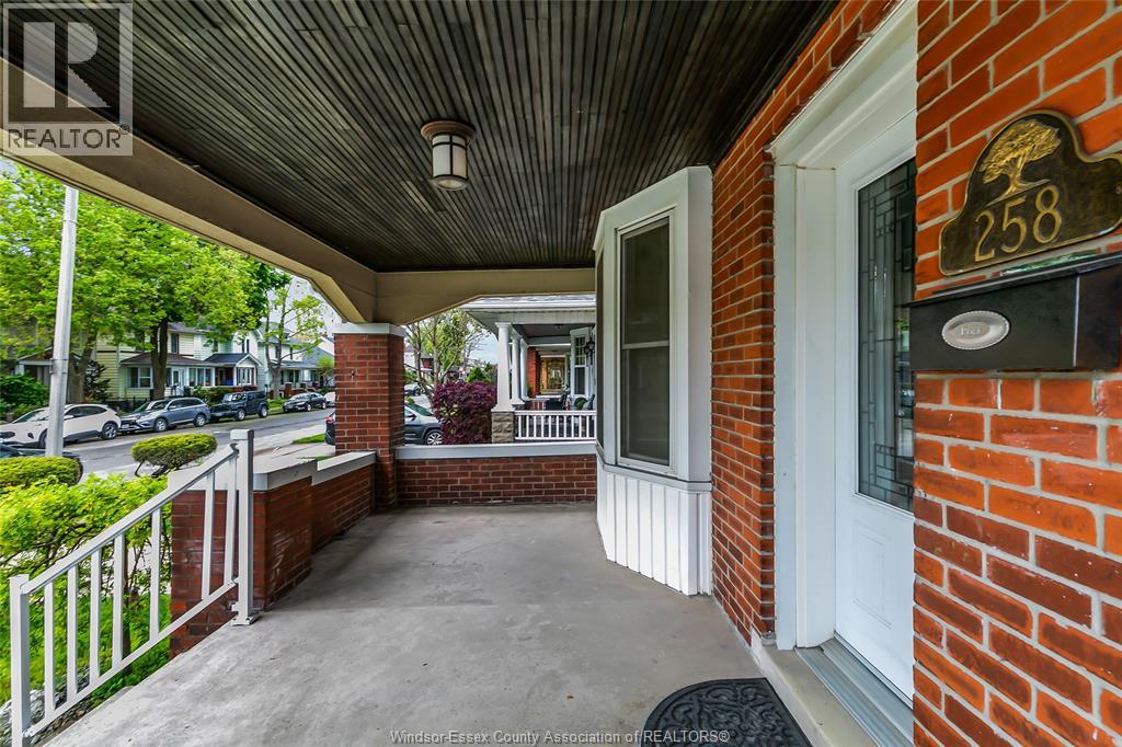 258 ELM AVENUE, Windsor, Ontario, N9A5G8 — Photo 4