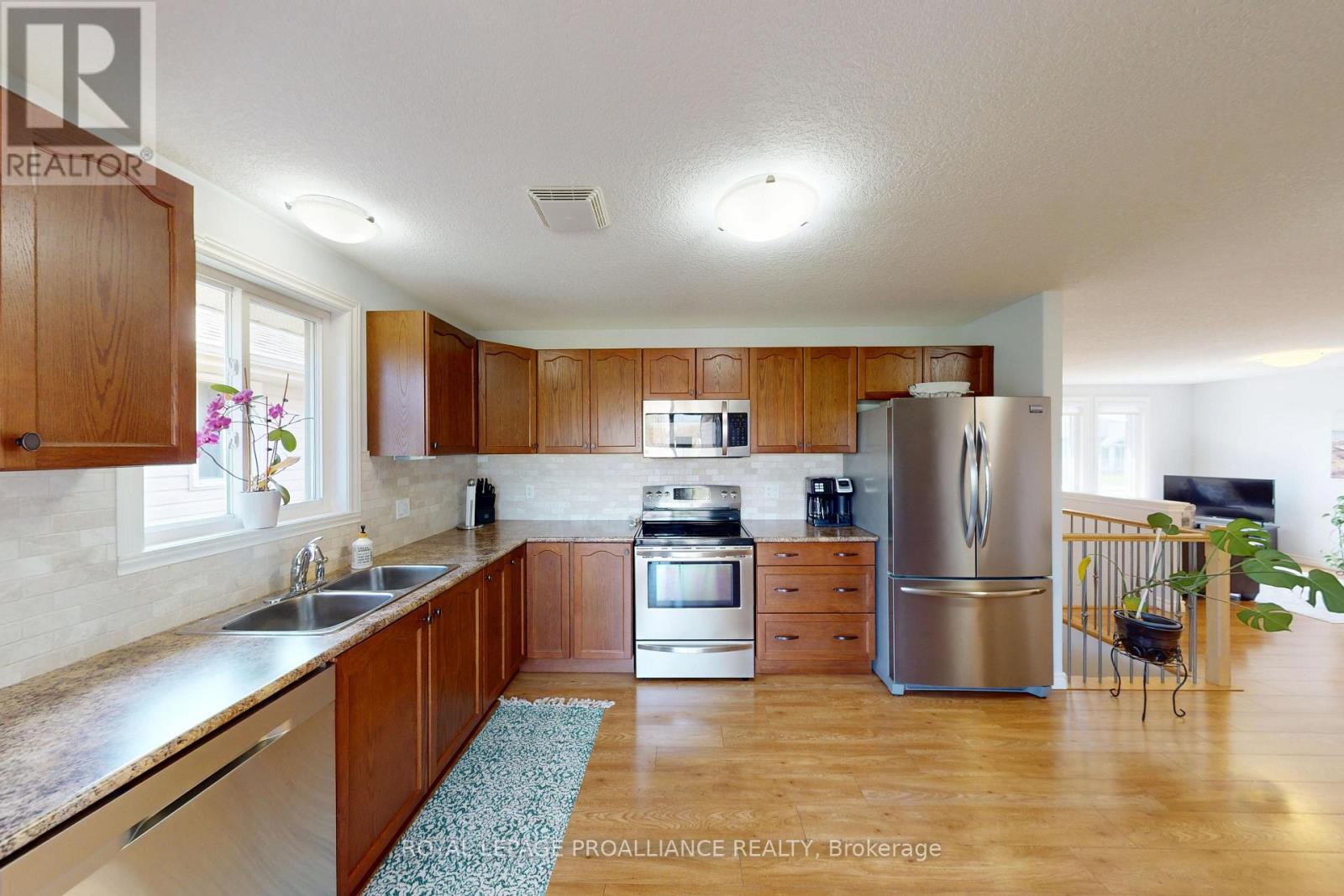 121 GREENHILL LANE - 9