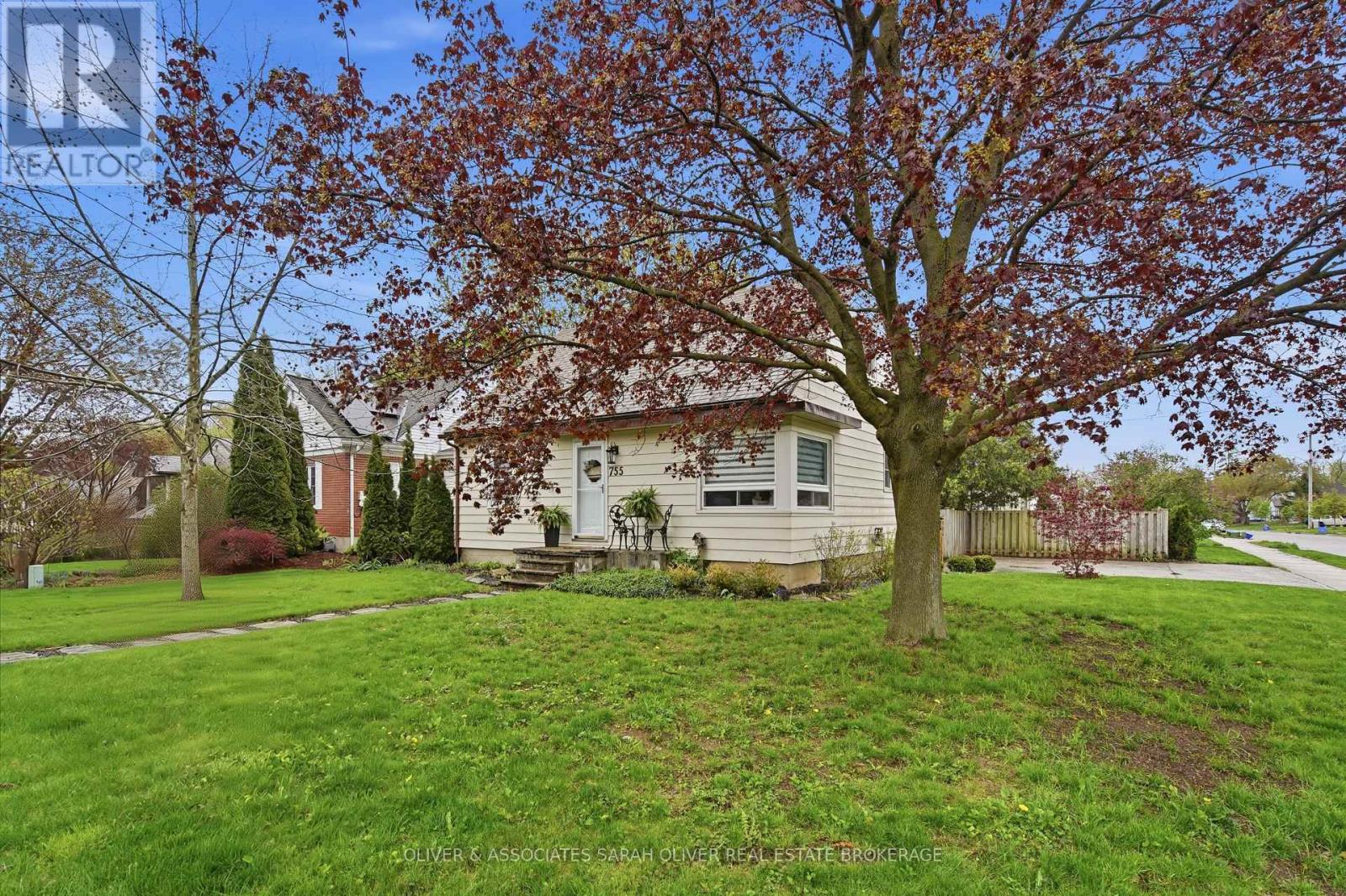 755 VICTORIA STREET - Image 2