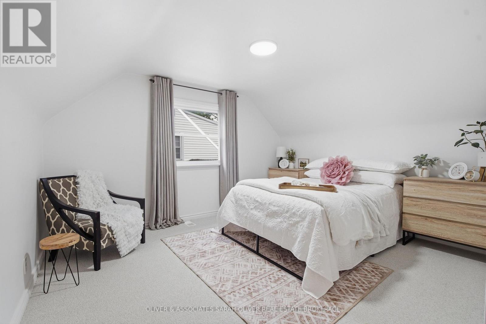 755 VICTORIA STREET - 21
