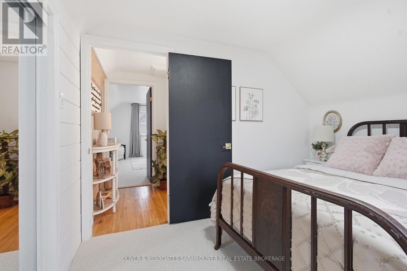 755 VICTORIA STREET - 23