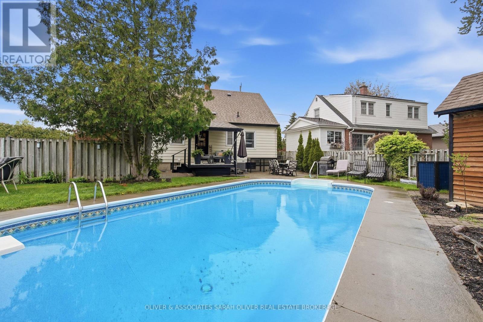 755 VICTORIA STREET - 36