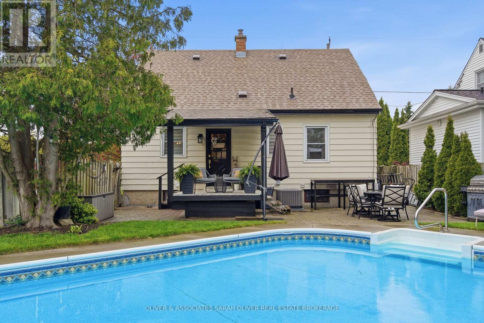 755 VICTORIA STREET - 5