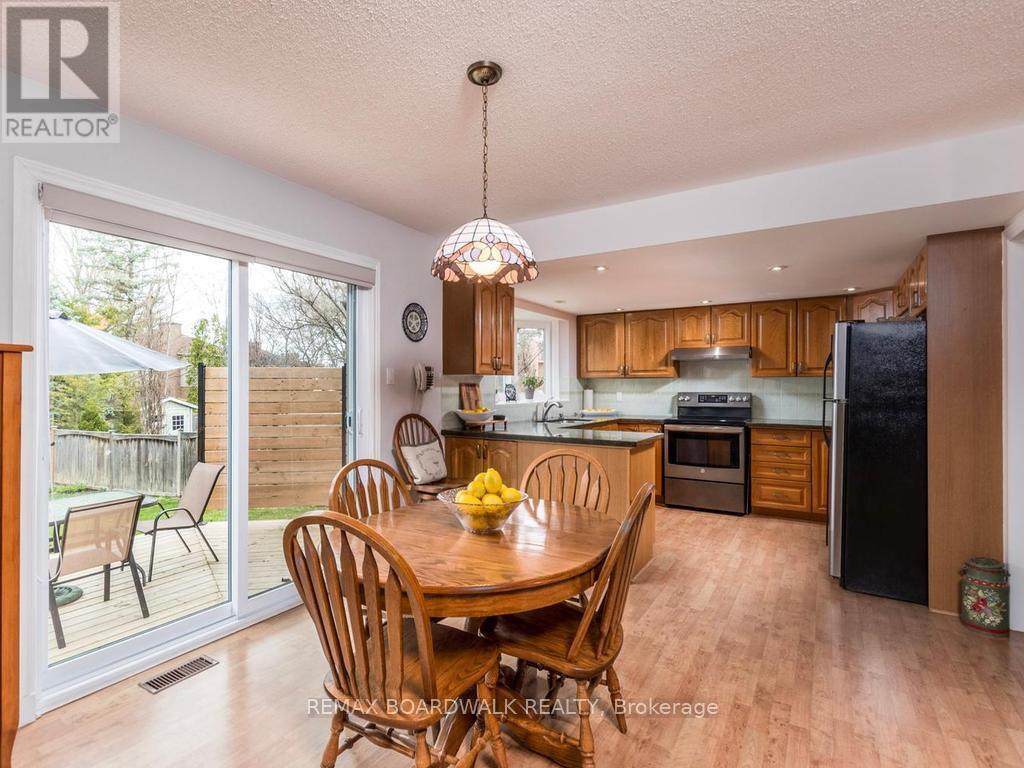 42 SLADE CRESCENT - 11