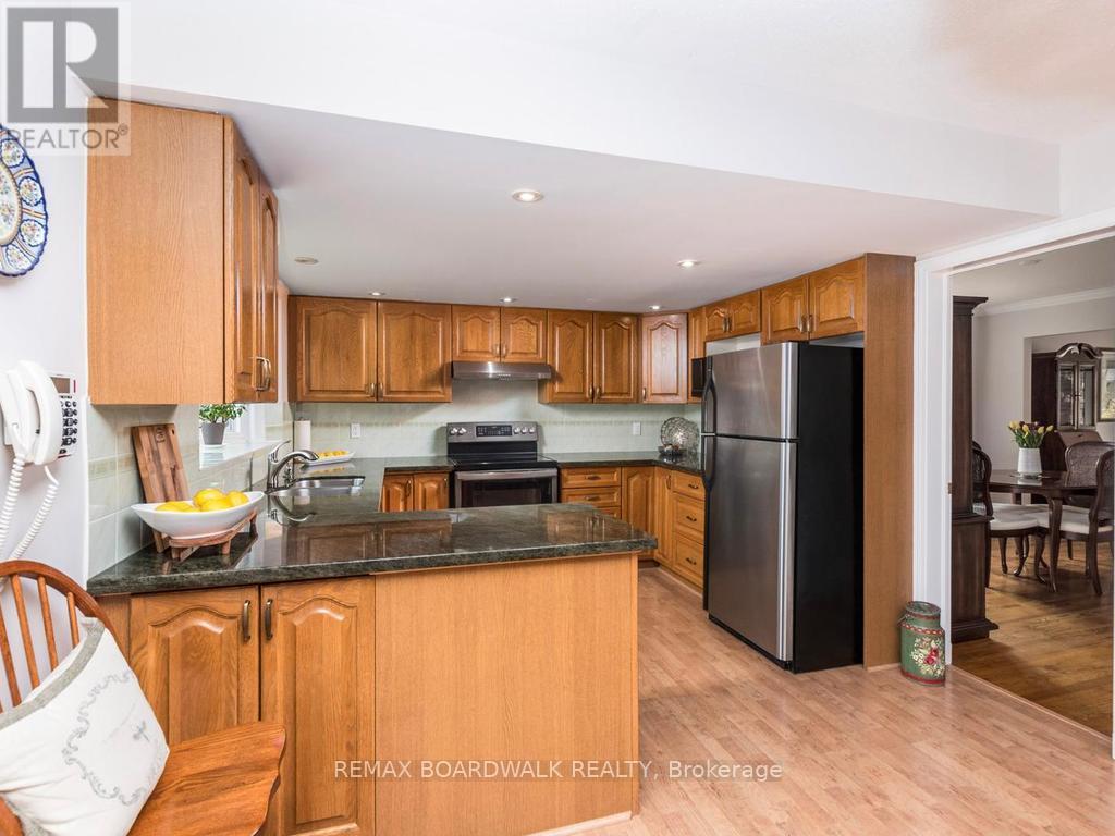 42 SLADE CRESCENT - 13