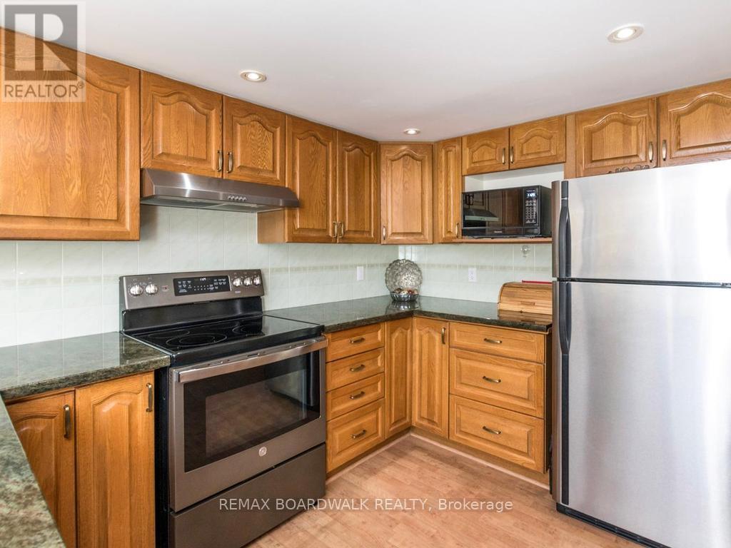 42 SLADE CRESCENT - 14