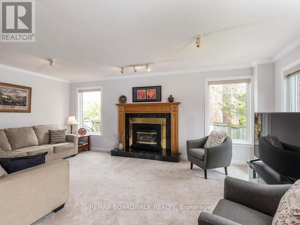 42 SLADE CRESCENT - 16