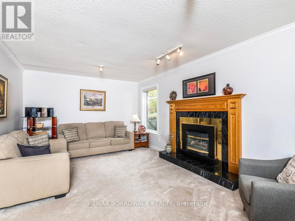 42 SLADE CRESCENT - 17