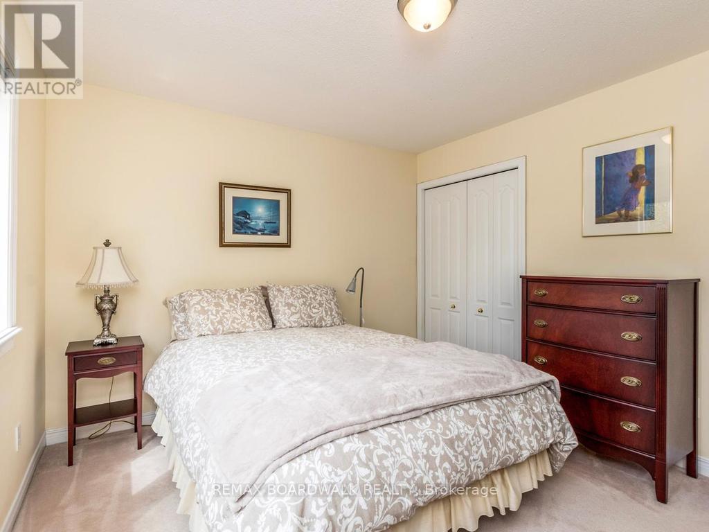 42 SLADE CRESCENT - 27