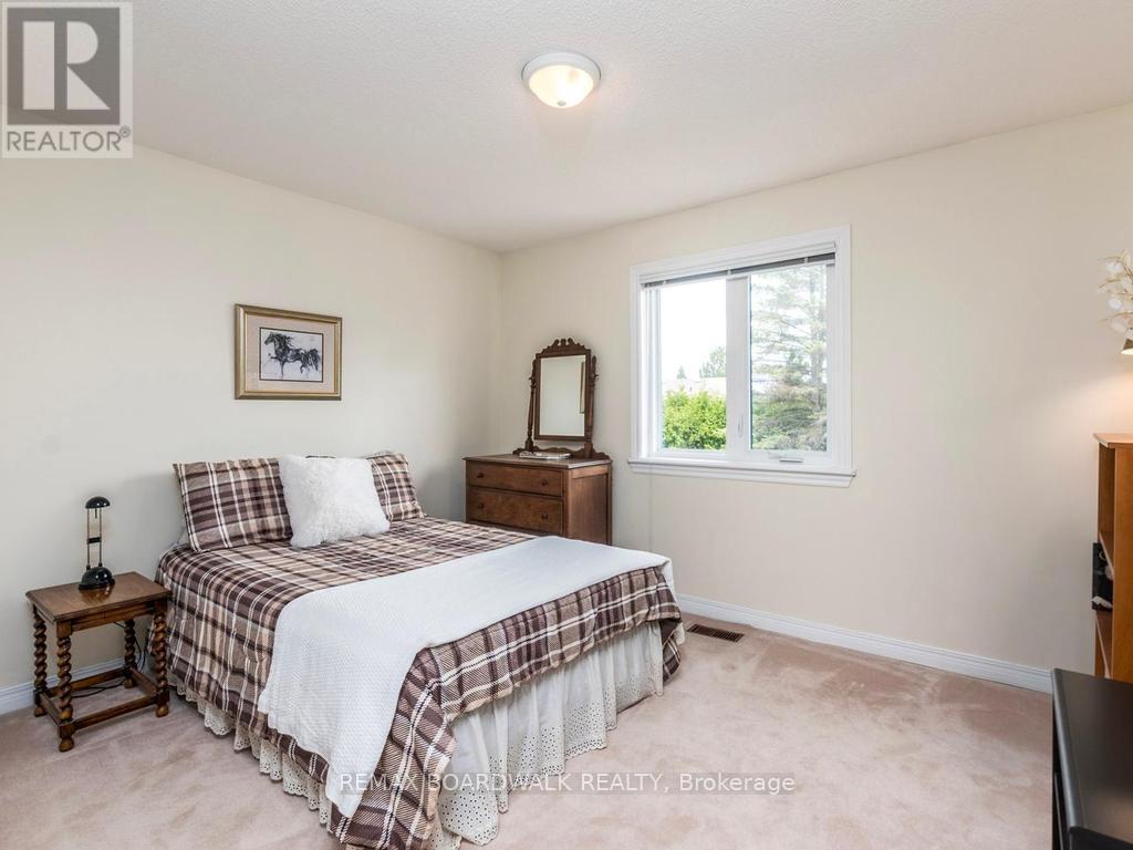 42 SLADE CRESCENT - 28