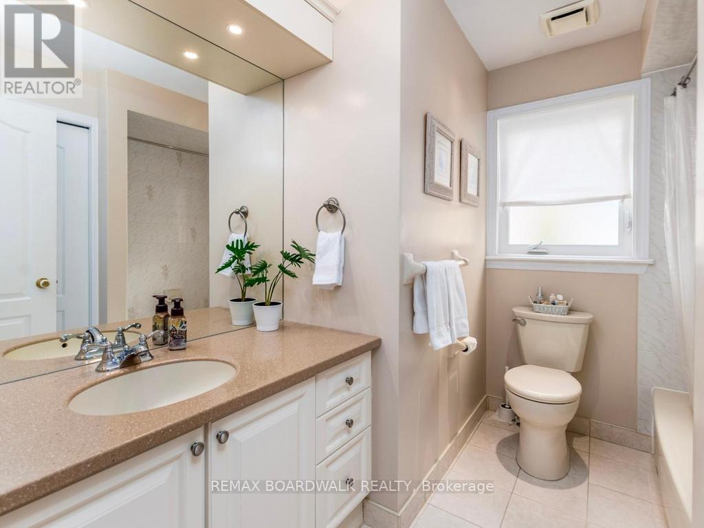 42 SLADE CRESCENT - 30