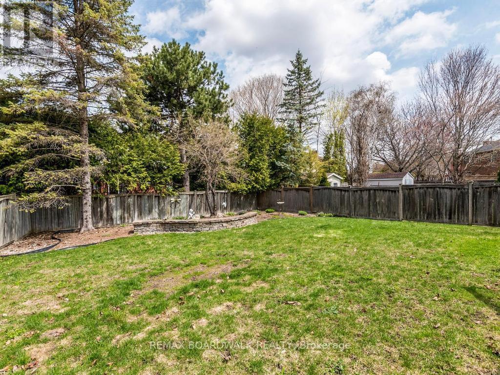 42 SLADE CRESCENT - 35