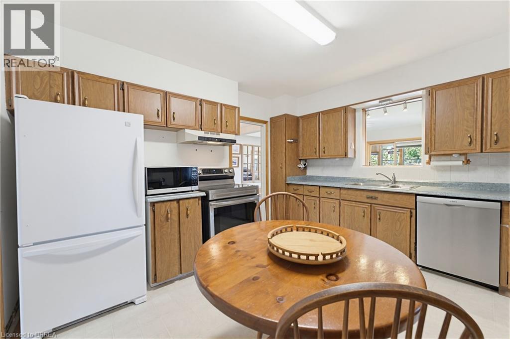 90 HENDERSON Avenue, Brantford, Ontario, N3R4V9 — Photo 14