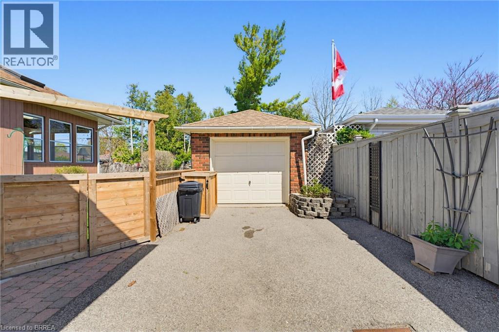 90 HENDERSON Avenue - 2
