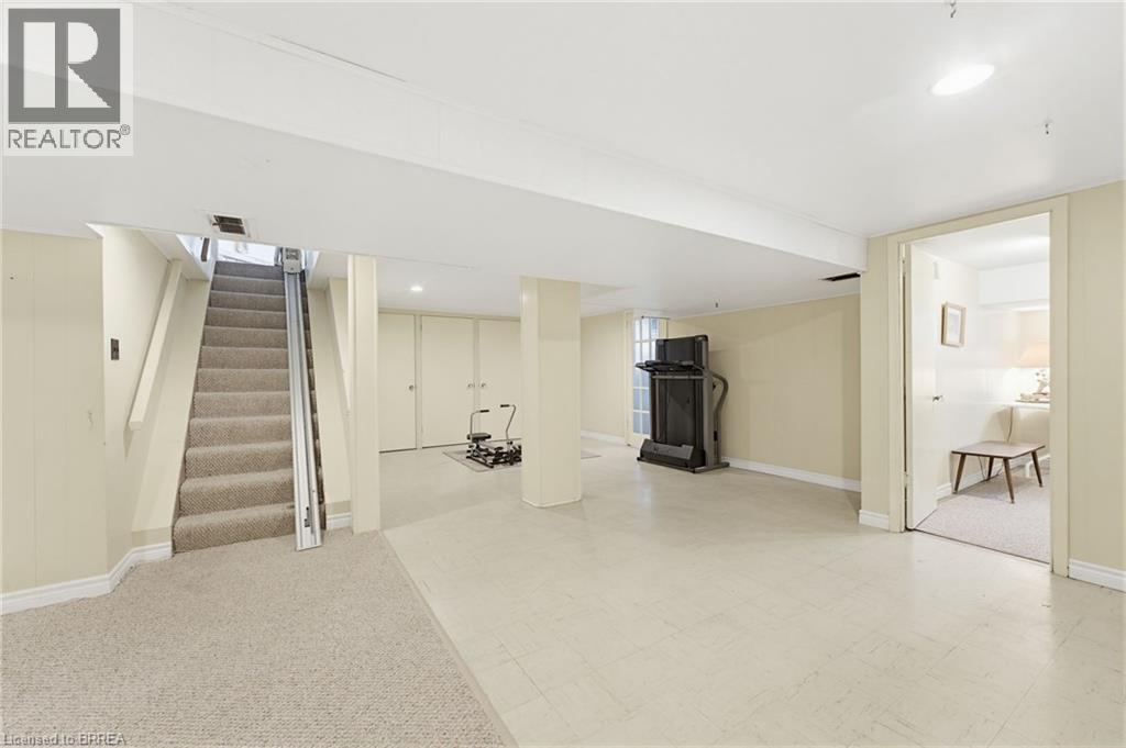 90 HENDERSON Avenue - 32