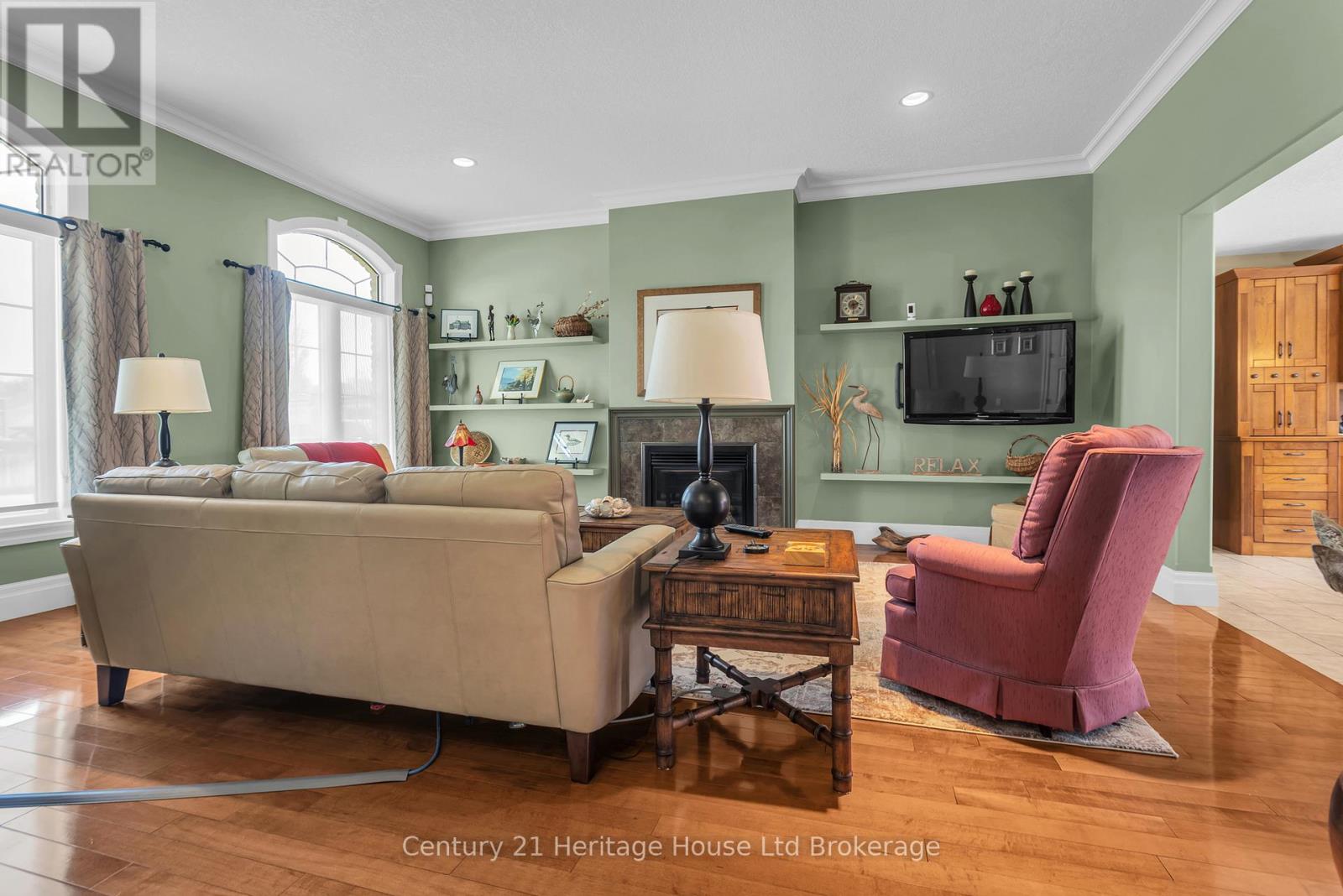 7 LYNDALE ROAD - 11