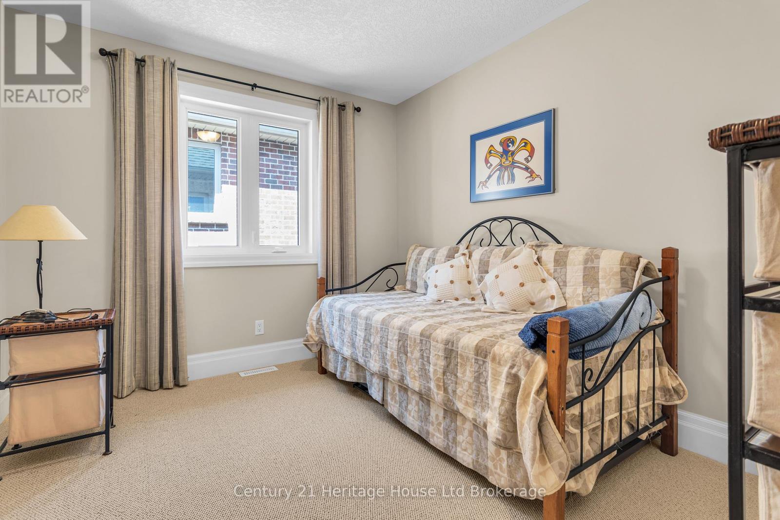 7 LYNDALE ROAD - 18