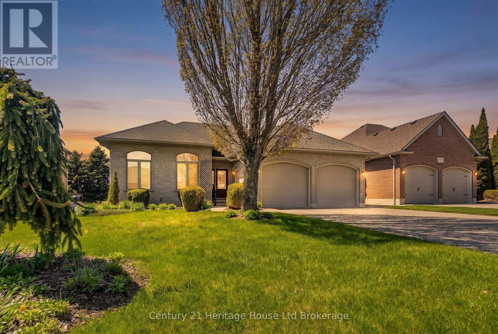 7 LYNDALE ROAD - 2