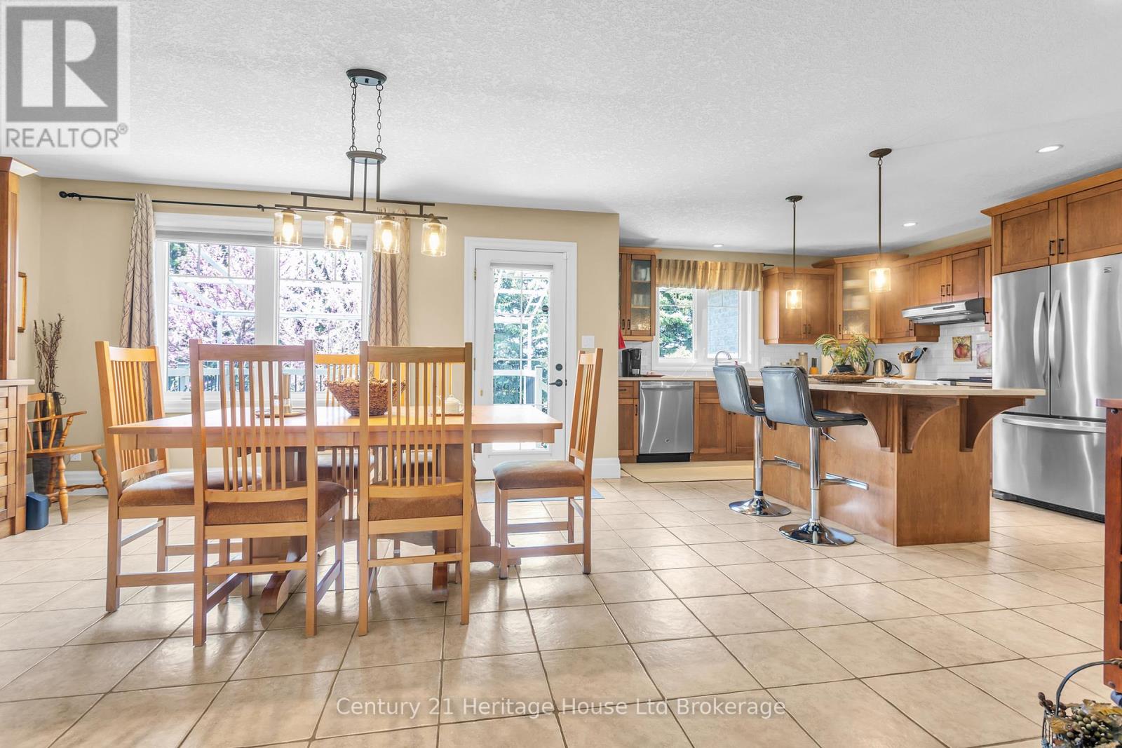 7 LYNDALE ROAD - 6