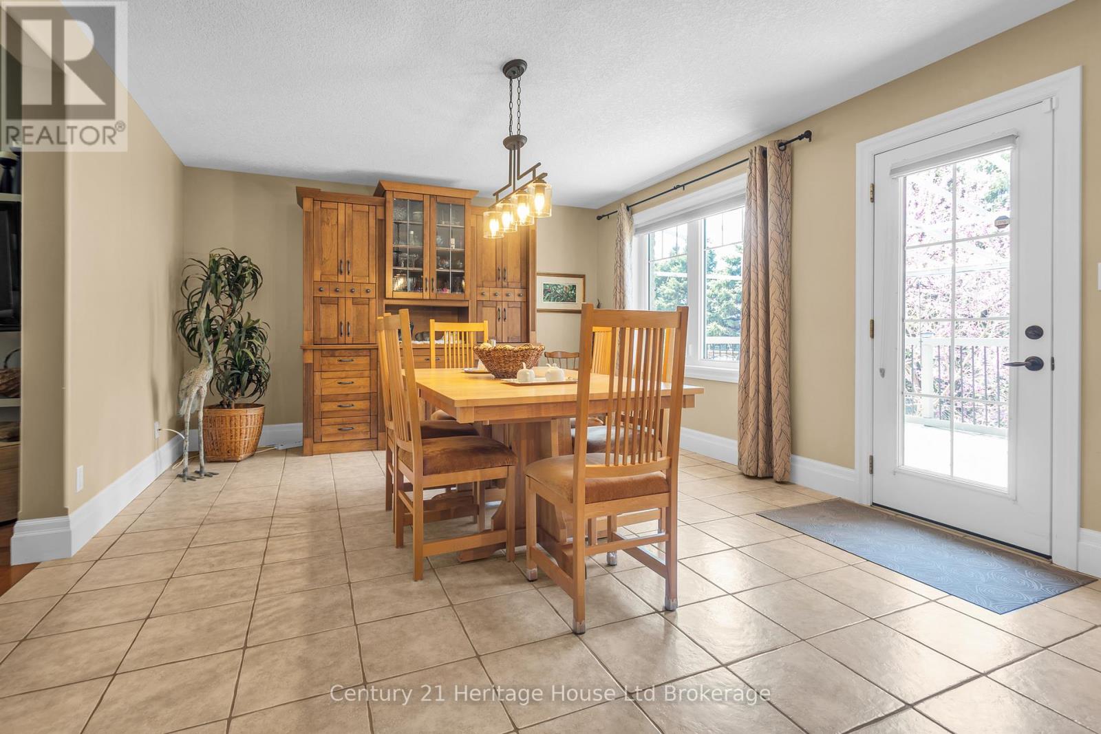7 LYNDALE ROAD - 8