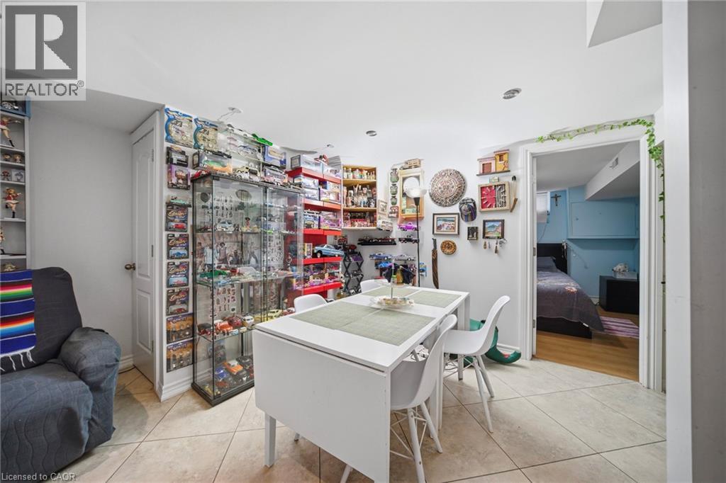 1403 SELKIRK Avenue - 16