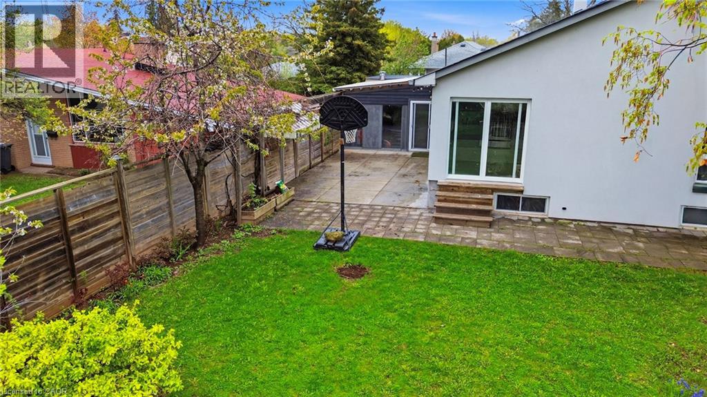 1403 SELKIRK Avenue - 33