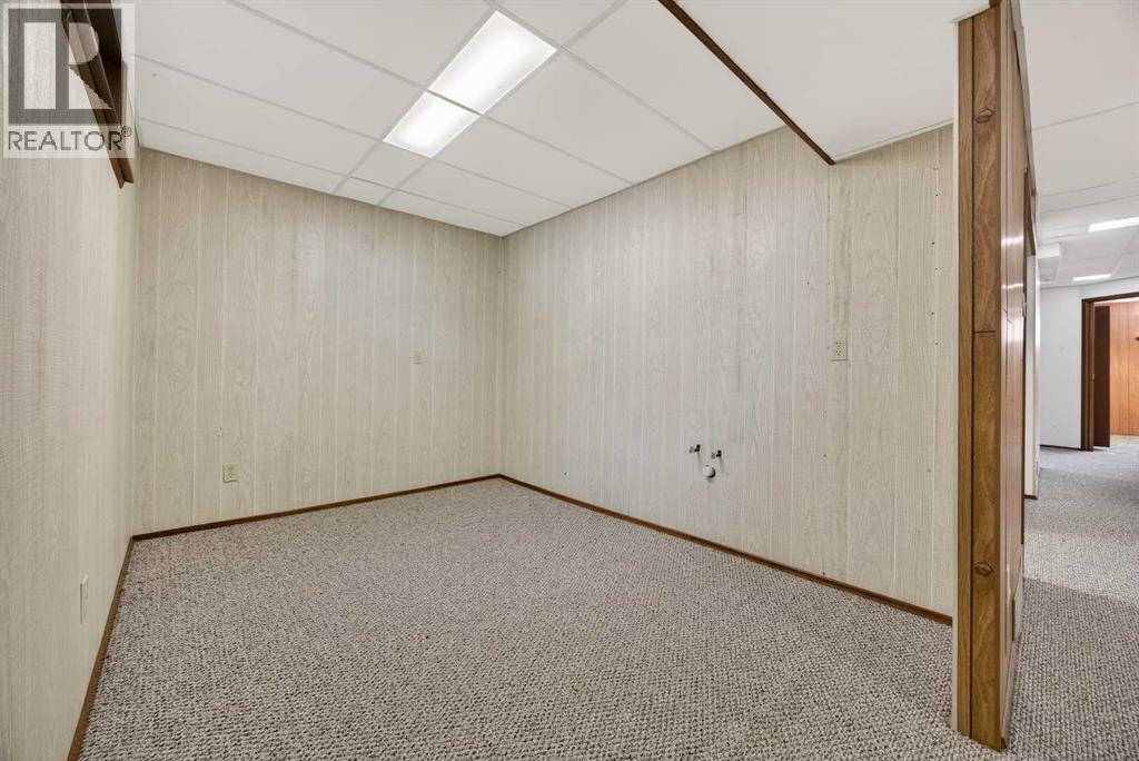 1124 31 Avenue NW - 32