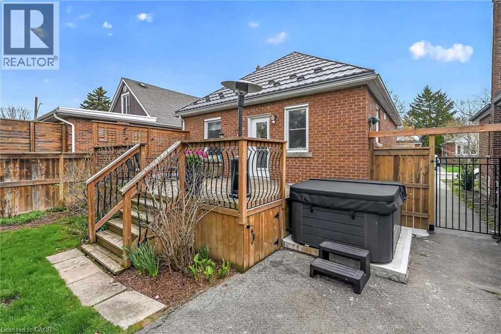 225 BOND Street, Hamilton, Ontario, L8S3W8 — Photo 32