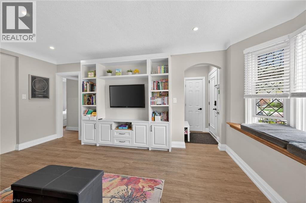 225 BOND Street, Hamilton, Ontario, L8S3W8 — Photo 5