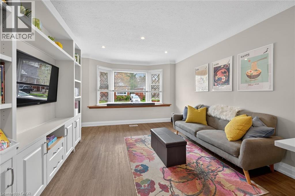225 BOND Street, Hamilton, Ontario, L8S3W8 — Photo 6