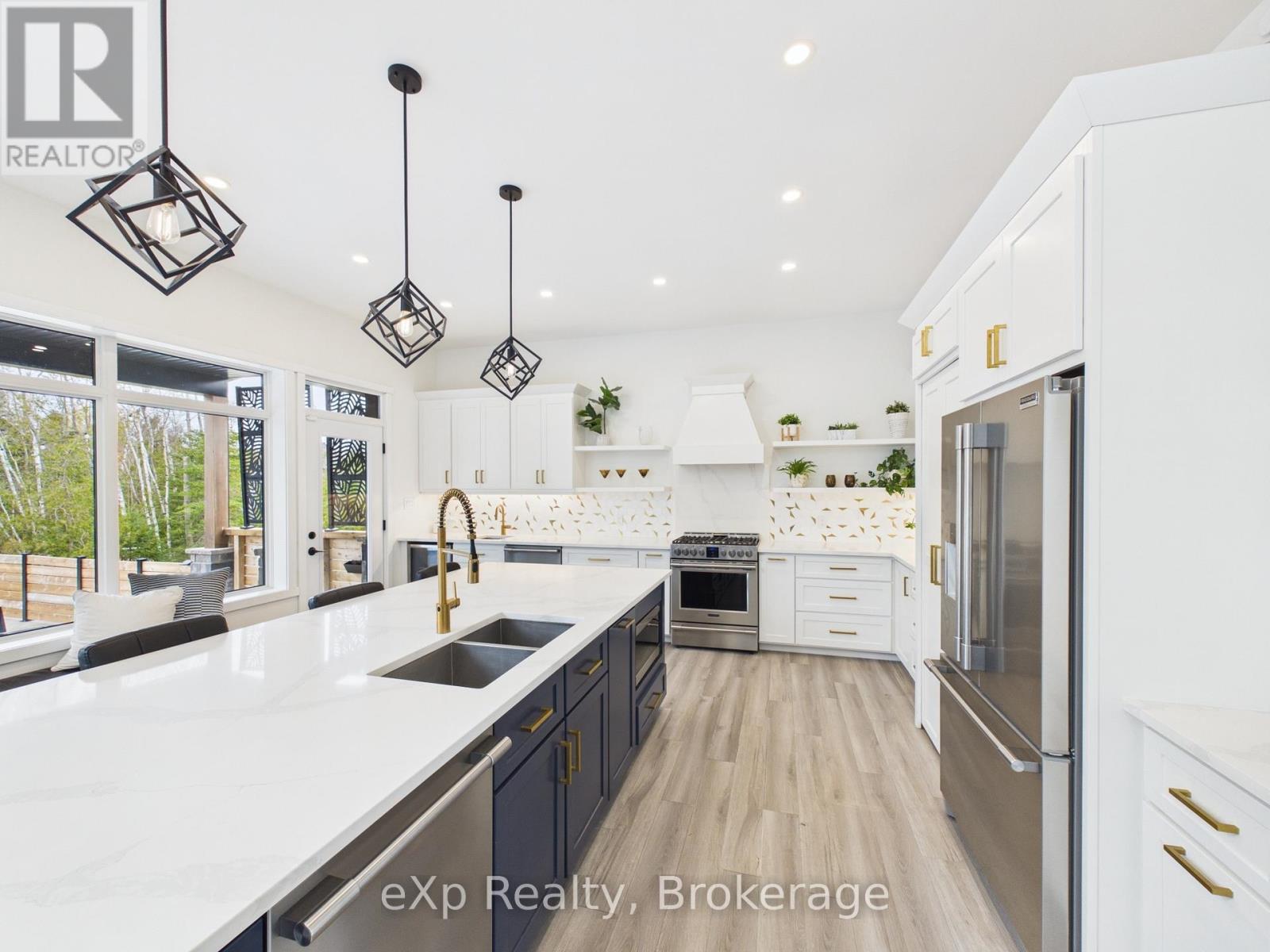36 LAKESIDE WOODS CRESCENT - 11