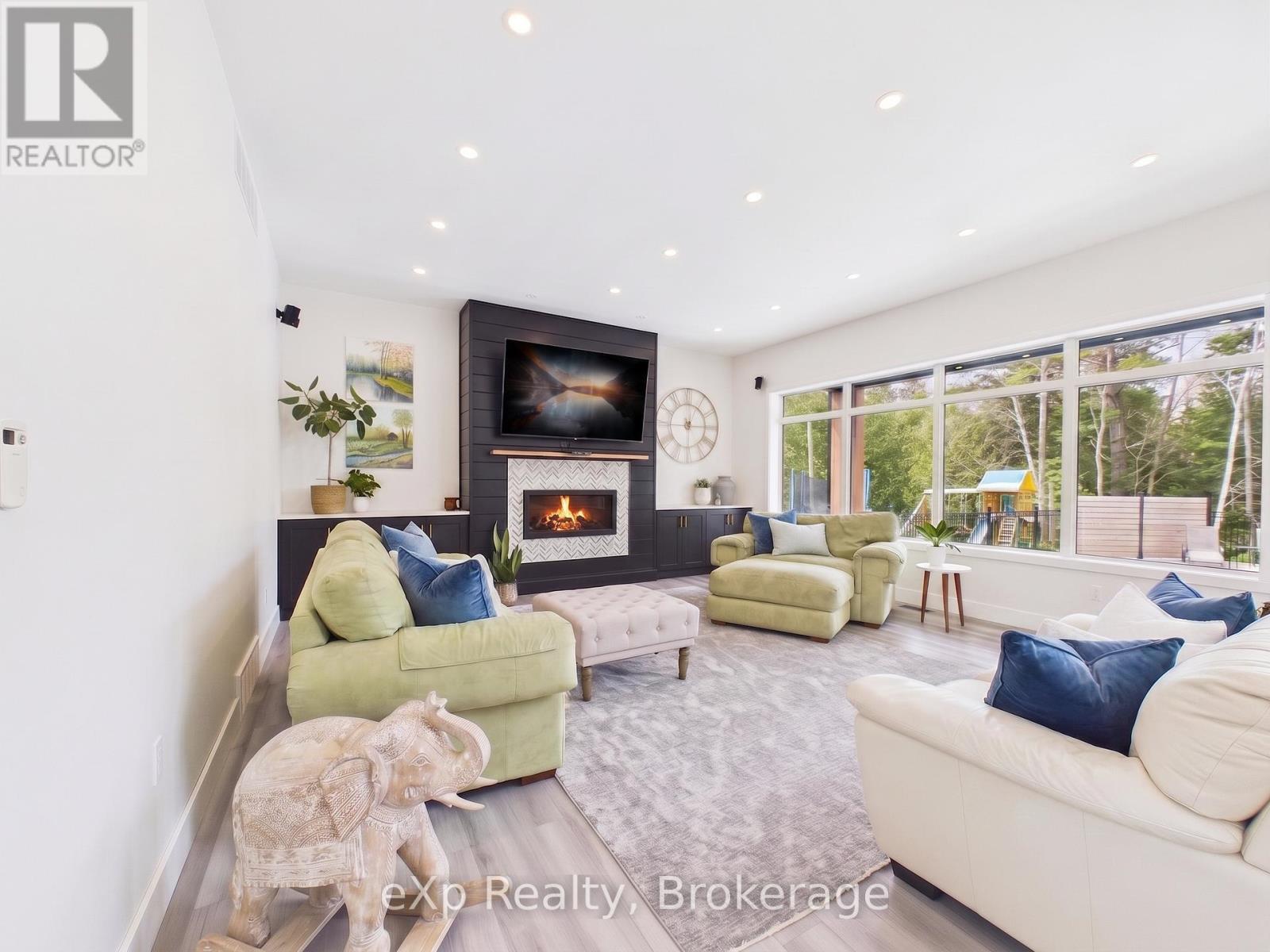 36 LAKESIDE WOODS CRESCENT - 13