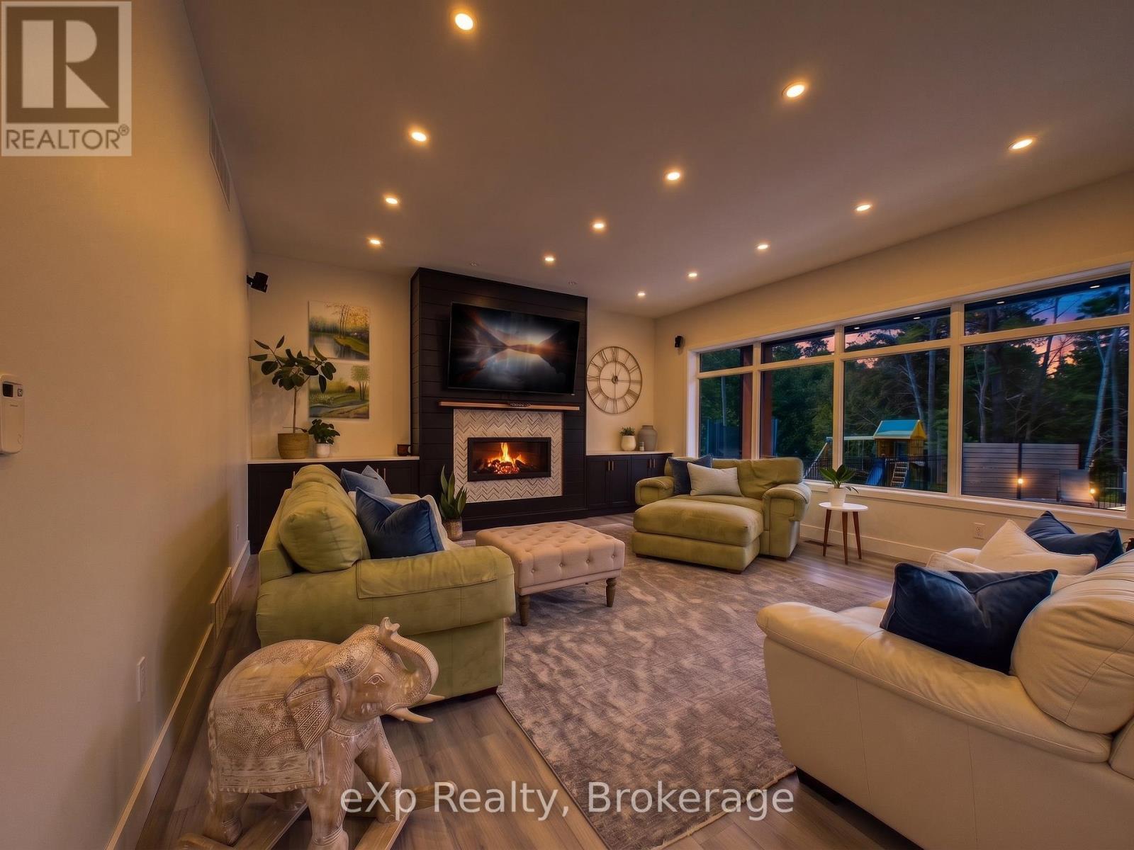 36 LAKESIDE WOODS CRESCENT - 14