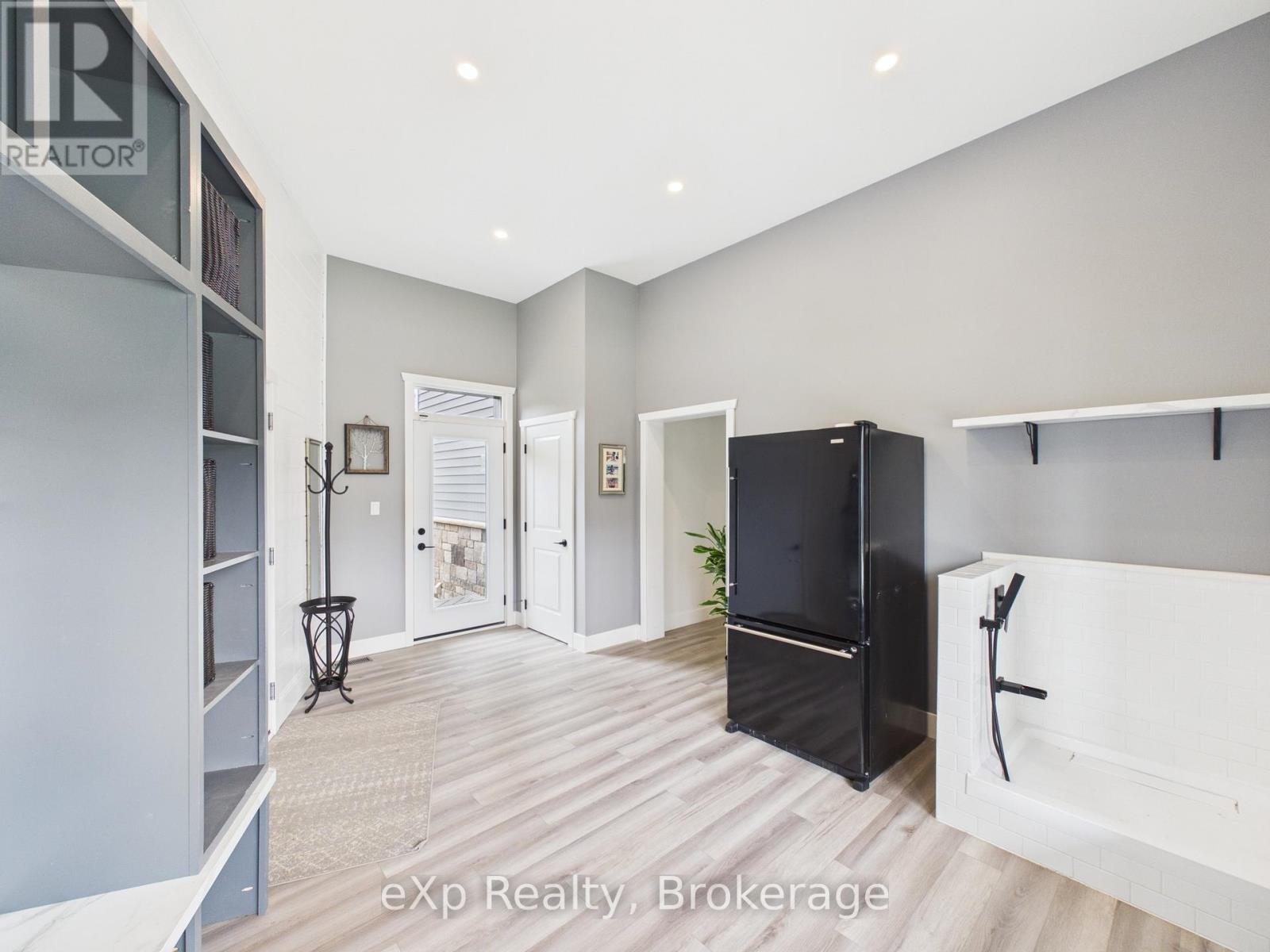36 LAKESIDE WOODS CRESCENT - 16
