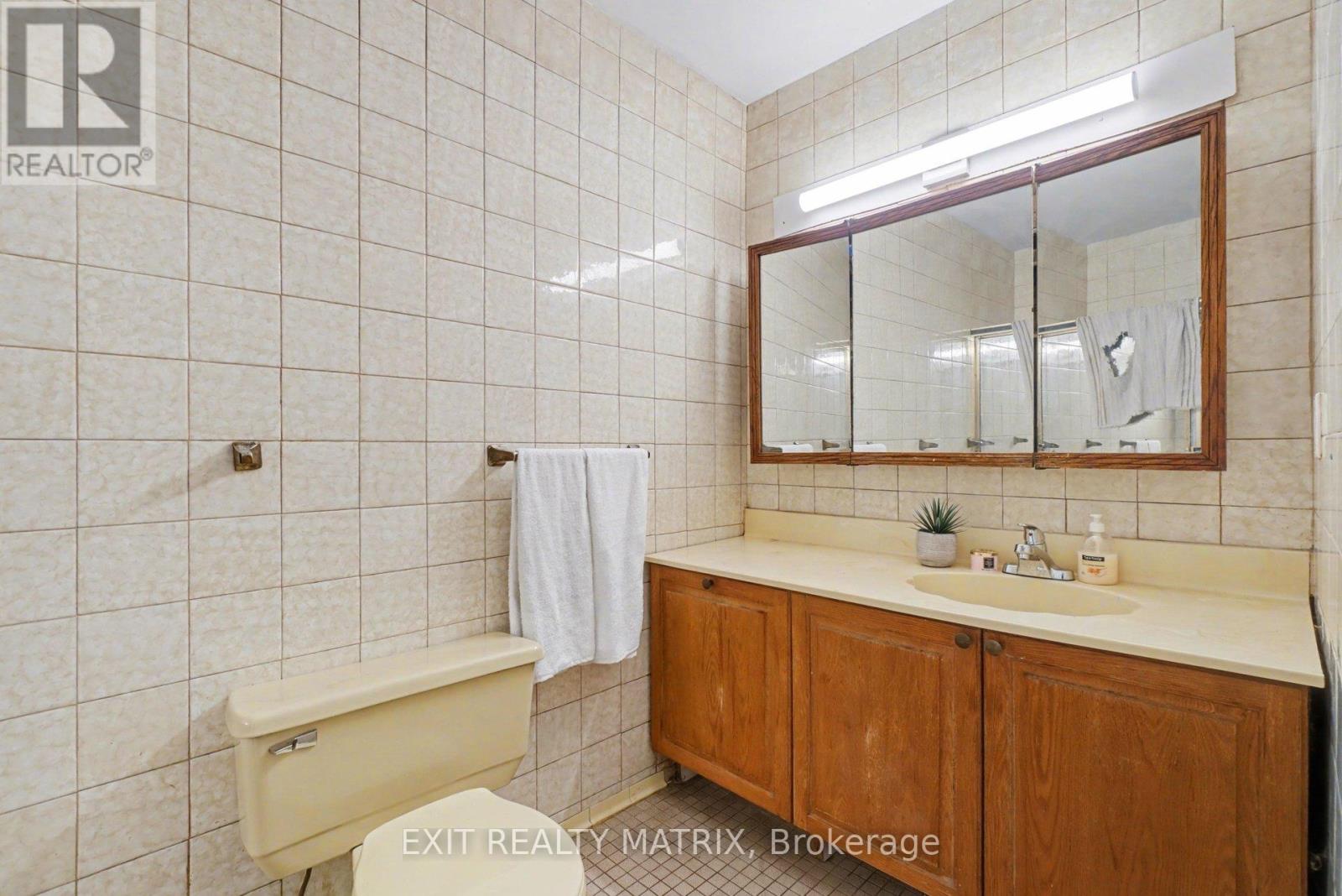 1864 LENESTER AVENUE - 23