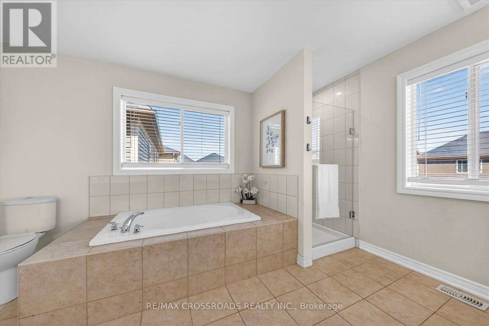 98 BRITANNIA AVENUE E - 25