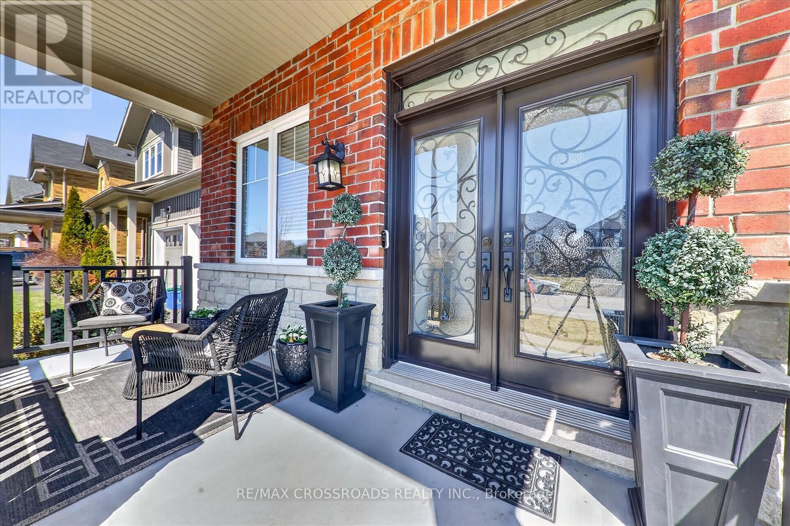 98 BRITANNIA AVENUE E - 3