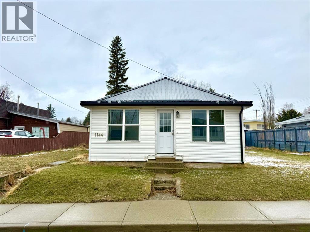 1144 James Avenue, Pincher Creek, Alberta, T0K1W0