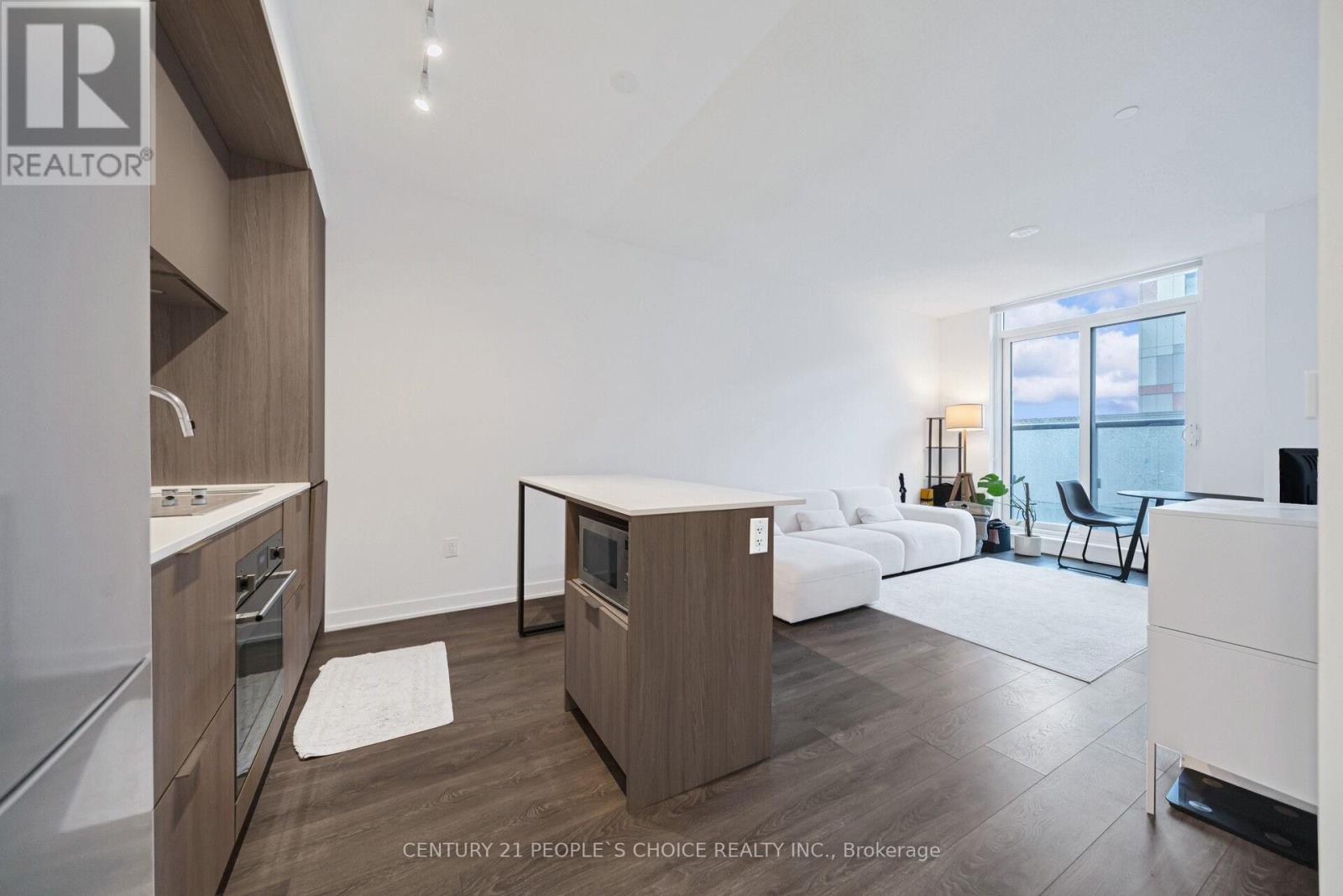 #323 35 TUBMAN AVENUE - 16