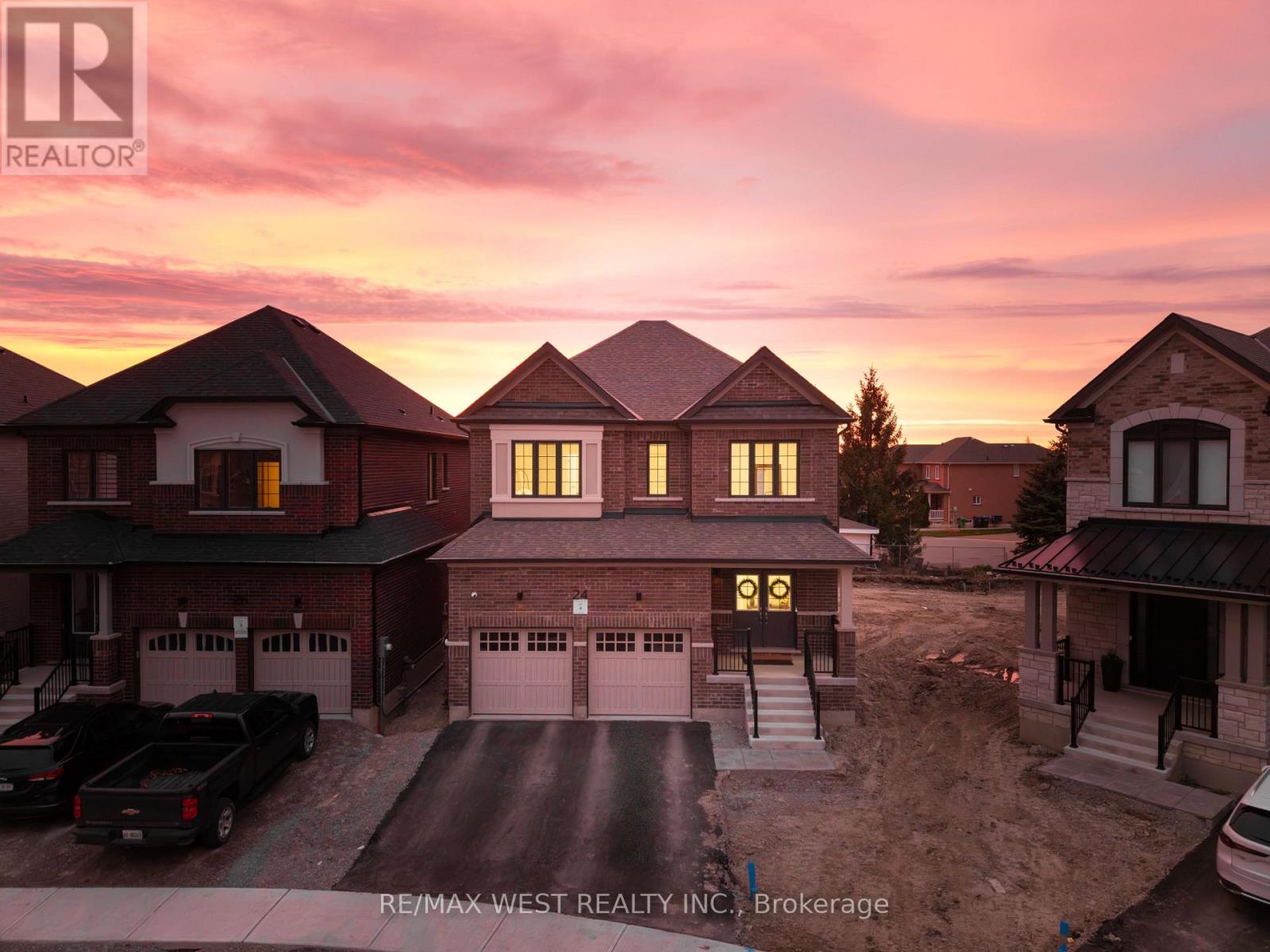 24 HANTON CRESCENT - 1
