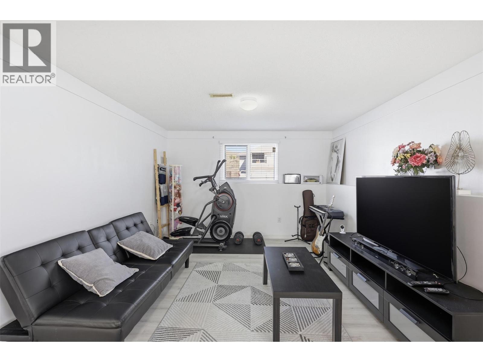 1335 LETHBRIDGE Avenue - 32