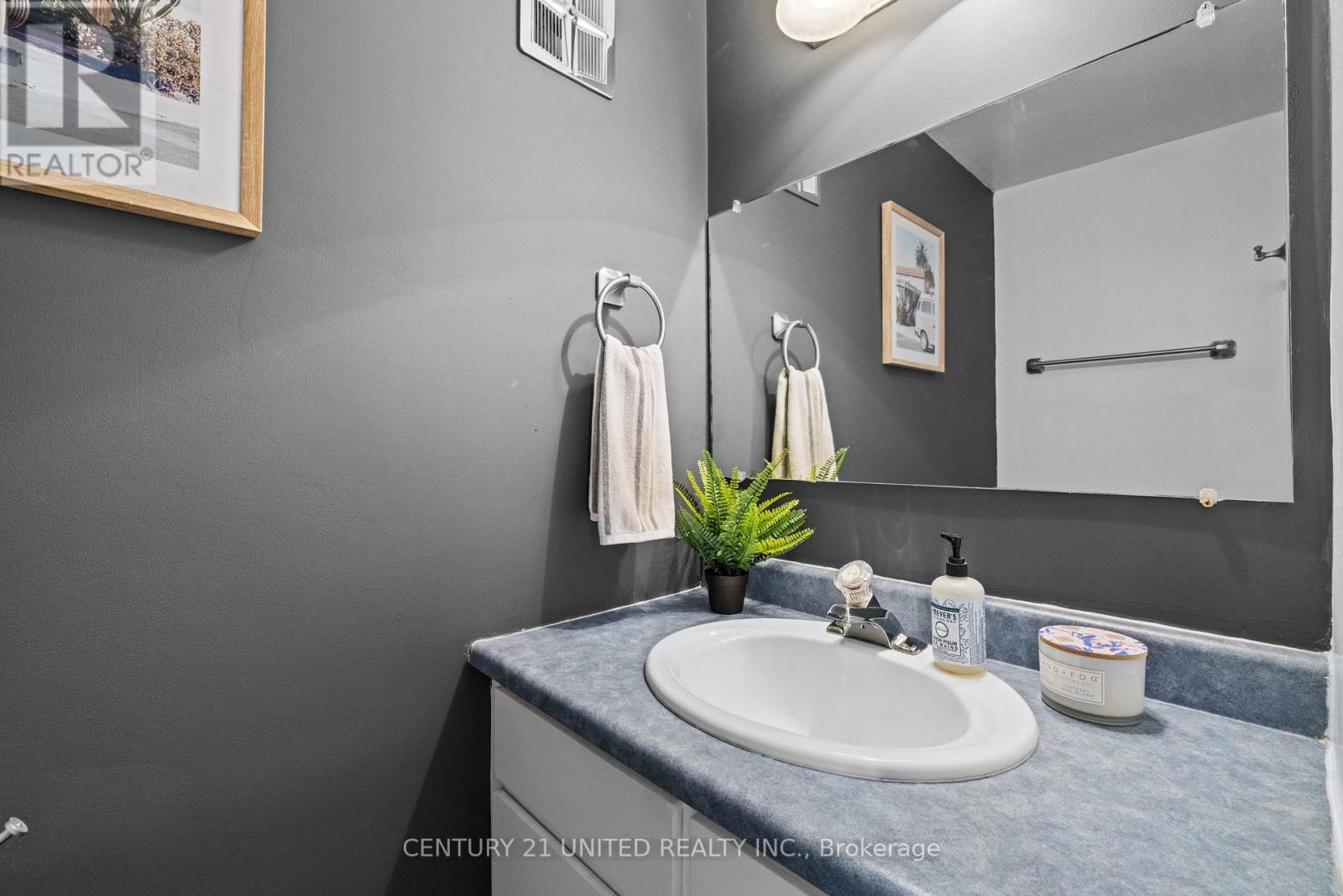 1227 CARTIER BOULEVARD - 20