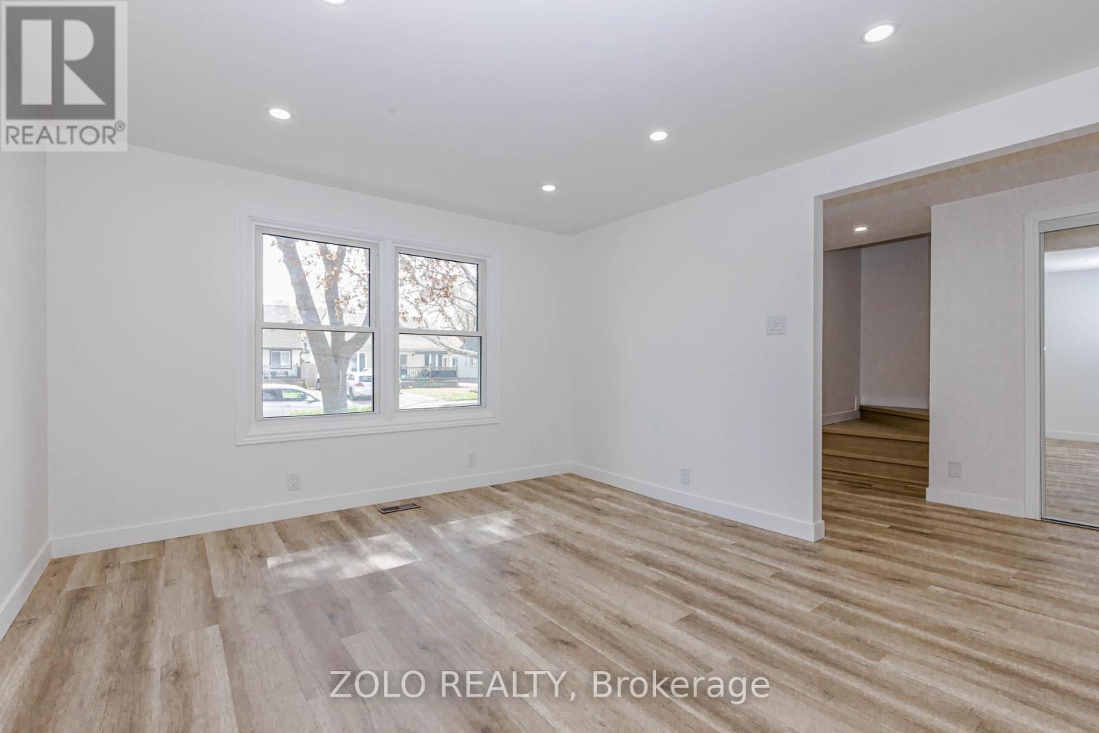 283 IVON AVENUE W - 16