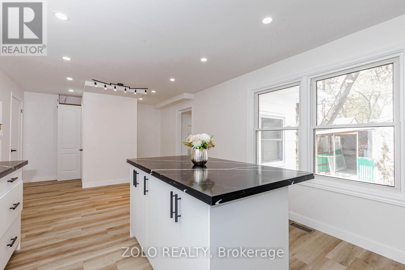 283 IVON AVENUE W - 27