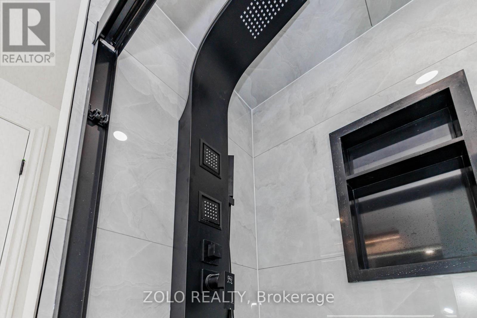 283 IVON AVENUE W - 44