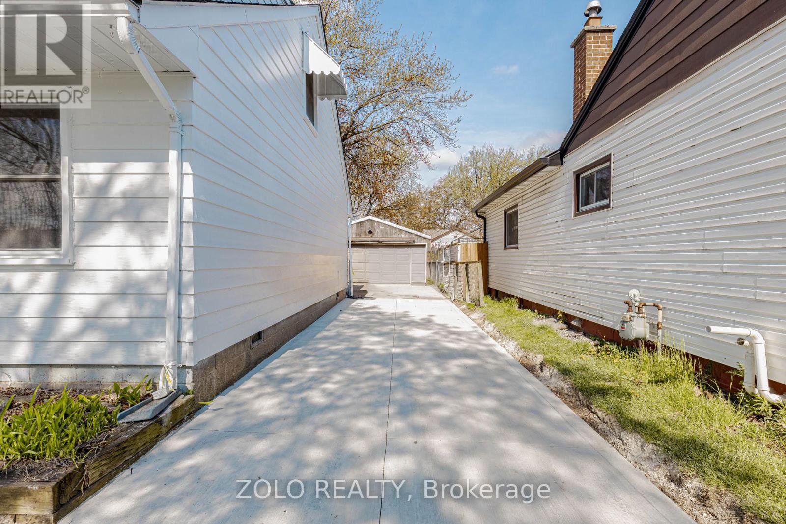 283 IVON AVENUE W - 6
