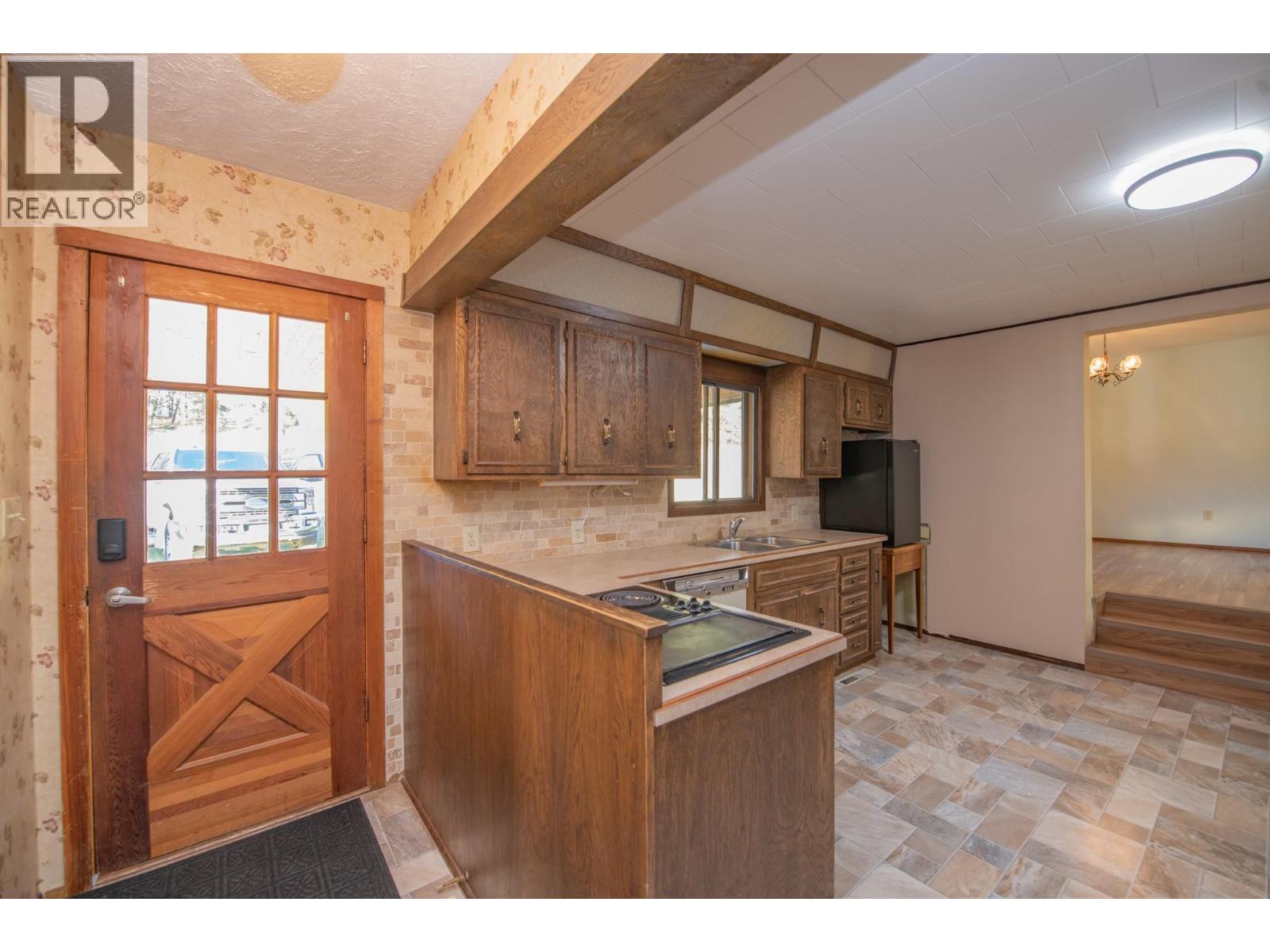 2471 6 Highway - 15