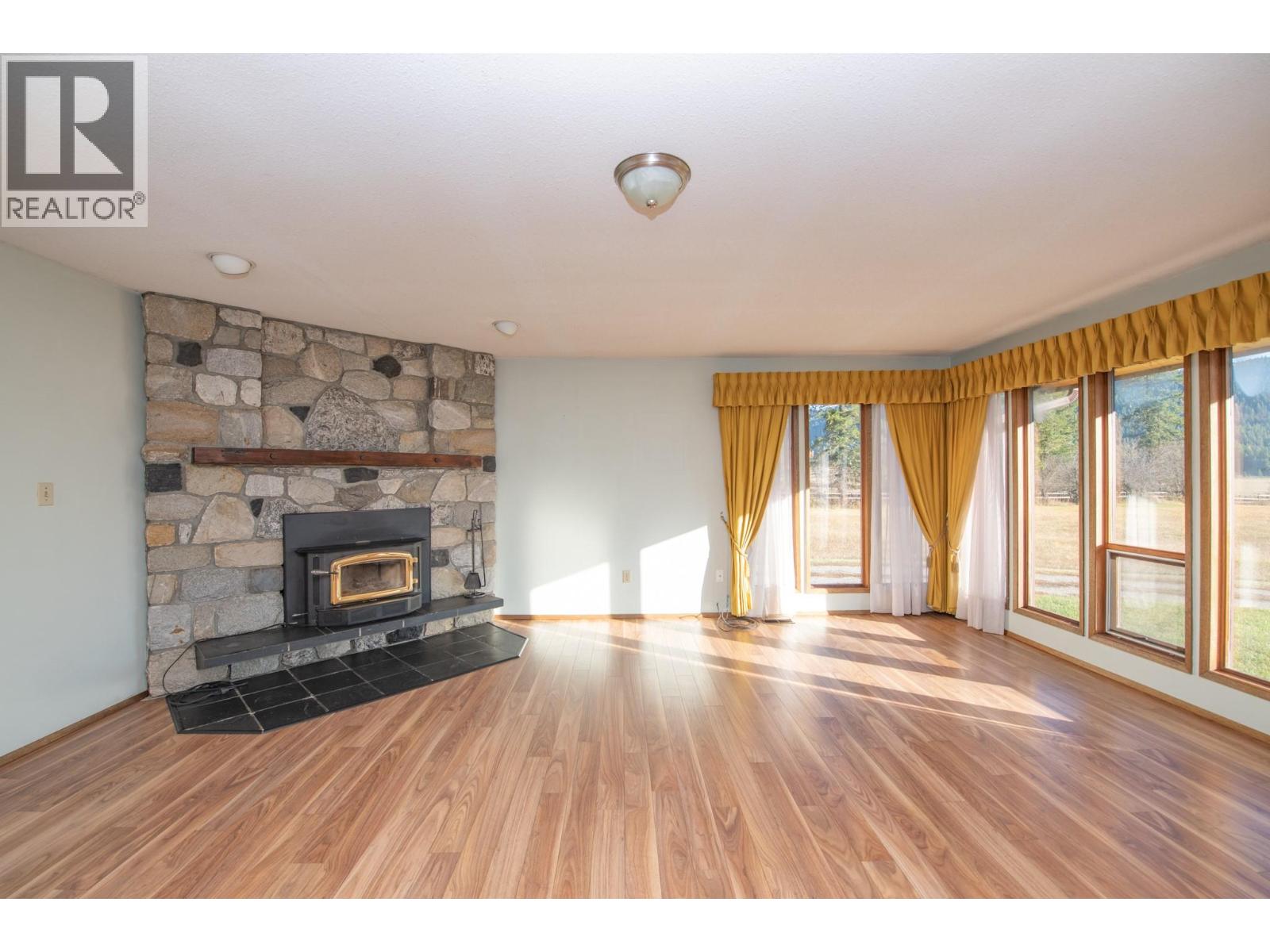 2471 6 Highway - 23