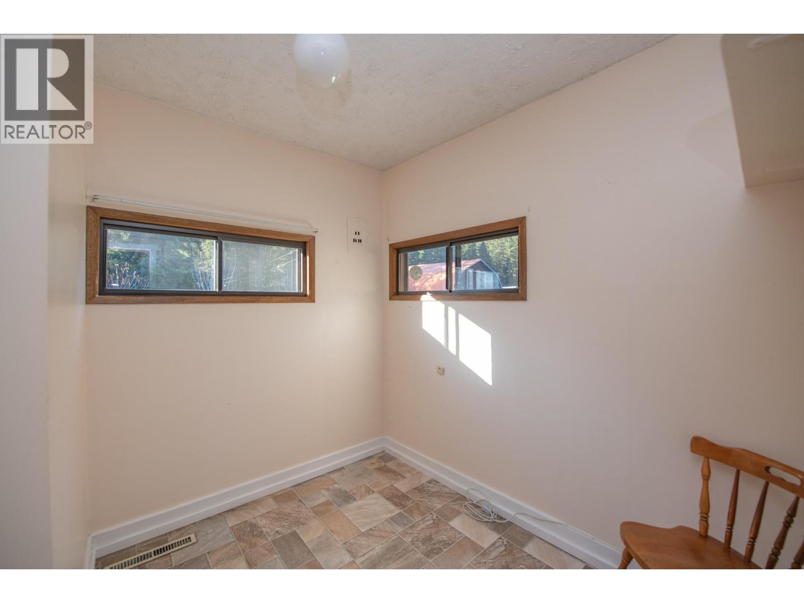 2471 6 Highway - 37