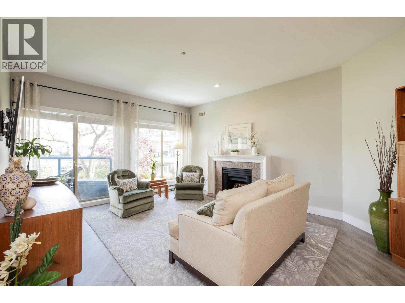 #204-4733 RIVER Road West, Delta